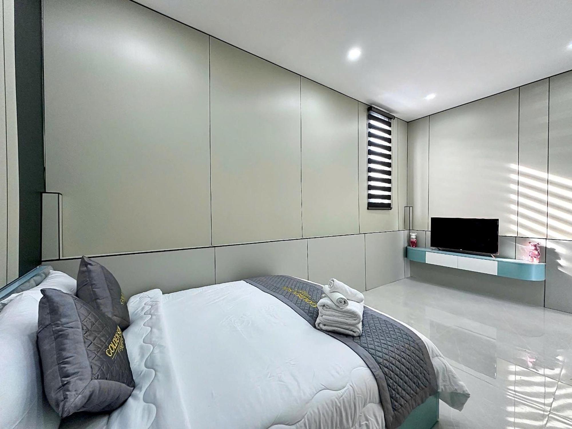 Golden Sun Hotel 5 Khách sạn 3*